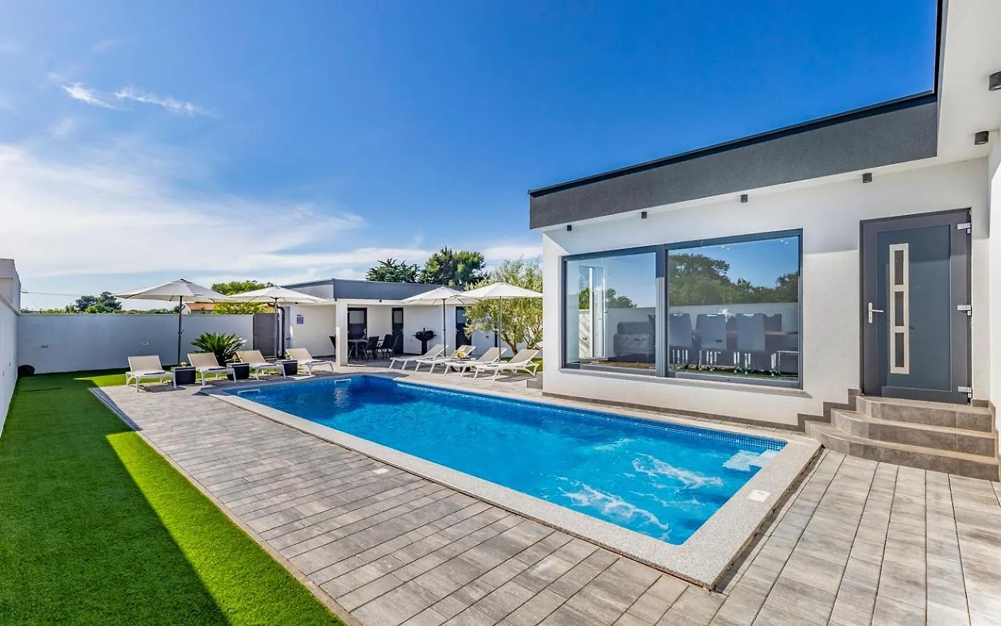 Istriensonne 0739/ New-Built Villa Lucy-2 -Pool With Hydromassage Medulin